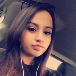 Meet your Posher, Carolina